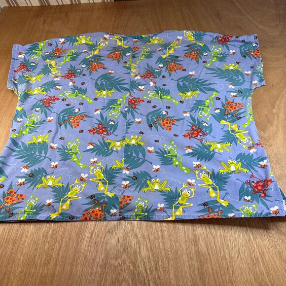 Jr. Scrubs 3X Frog Print Scrub Top V-Neck Short Sleeve Pockets - Picture 2 of 4